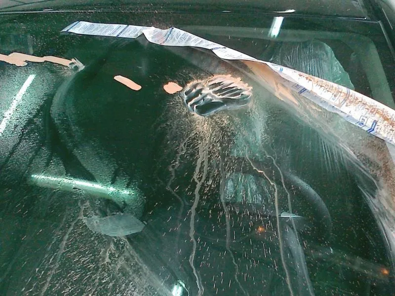 Jak skutecznie i bezpiecznie polerować szybę w samochodzie?