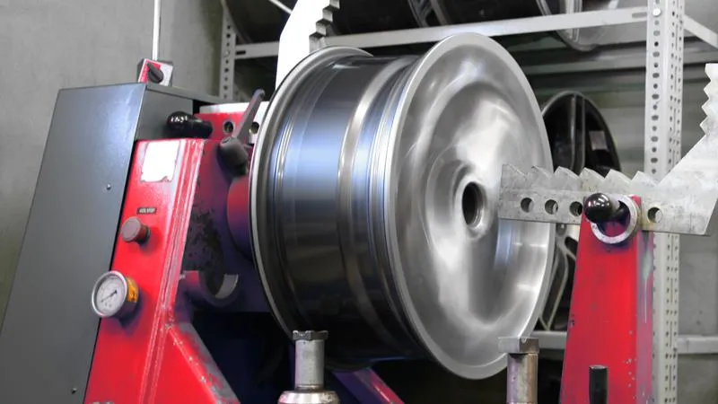 Jakie są ceny prostowania felgi motocyklowej? Sprawdź, ile musisz zapłacić!