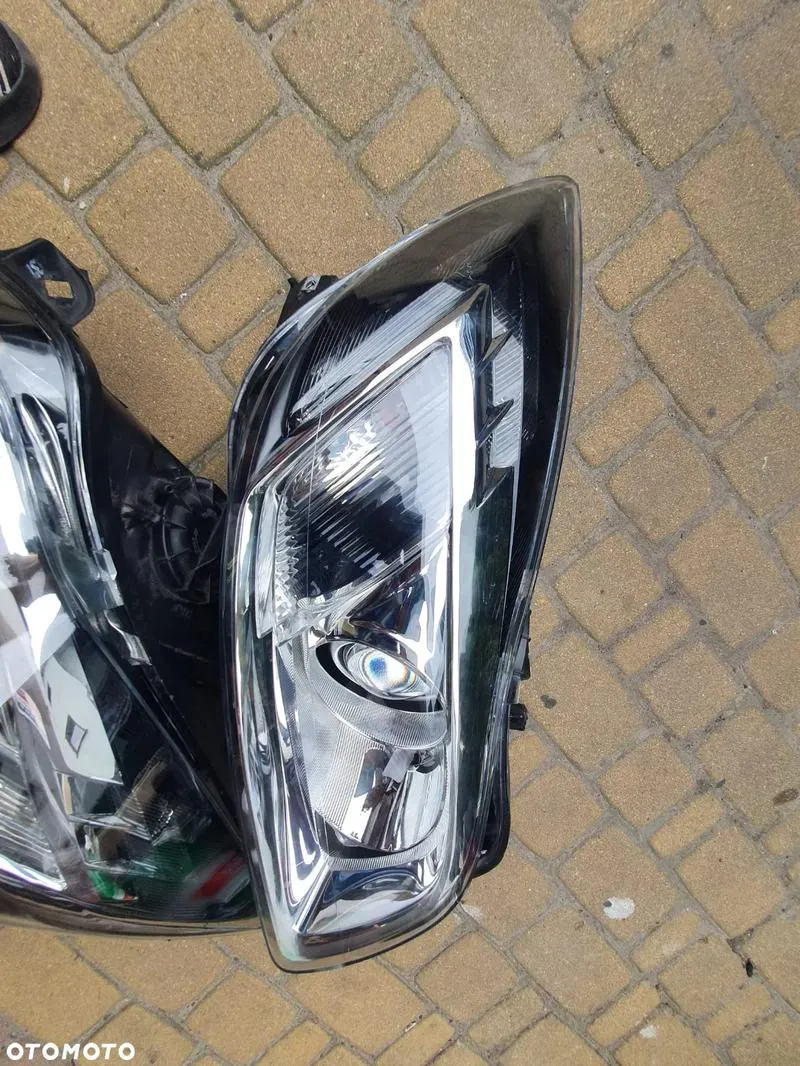 Parujące lampy w samochodzie