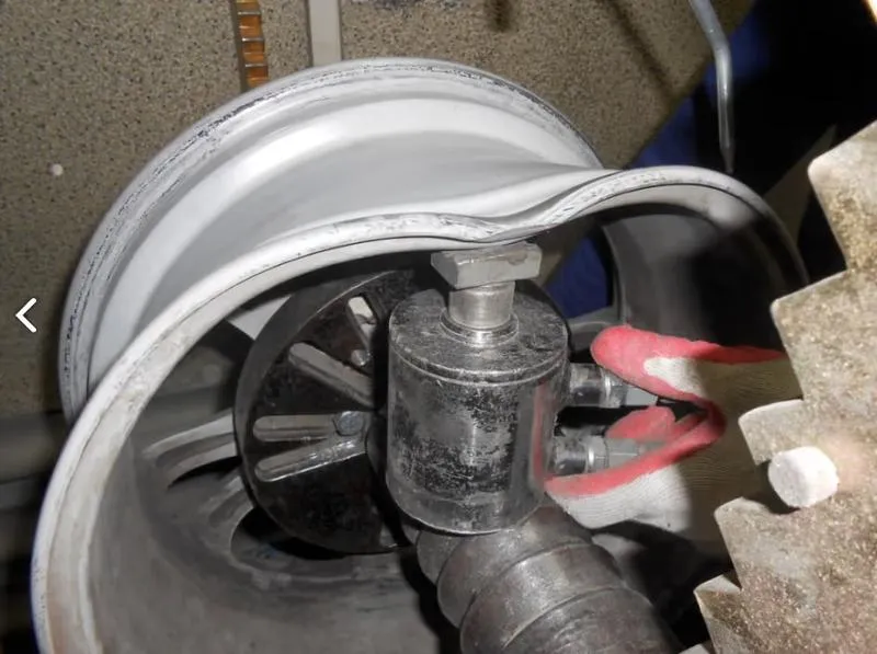 Ryzyko prostowania felg