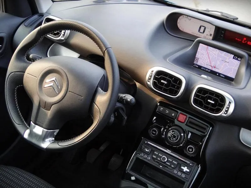 Wyjmowanie akumulatora Citroen C3 Picasso